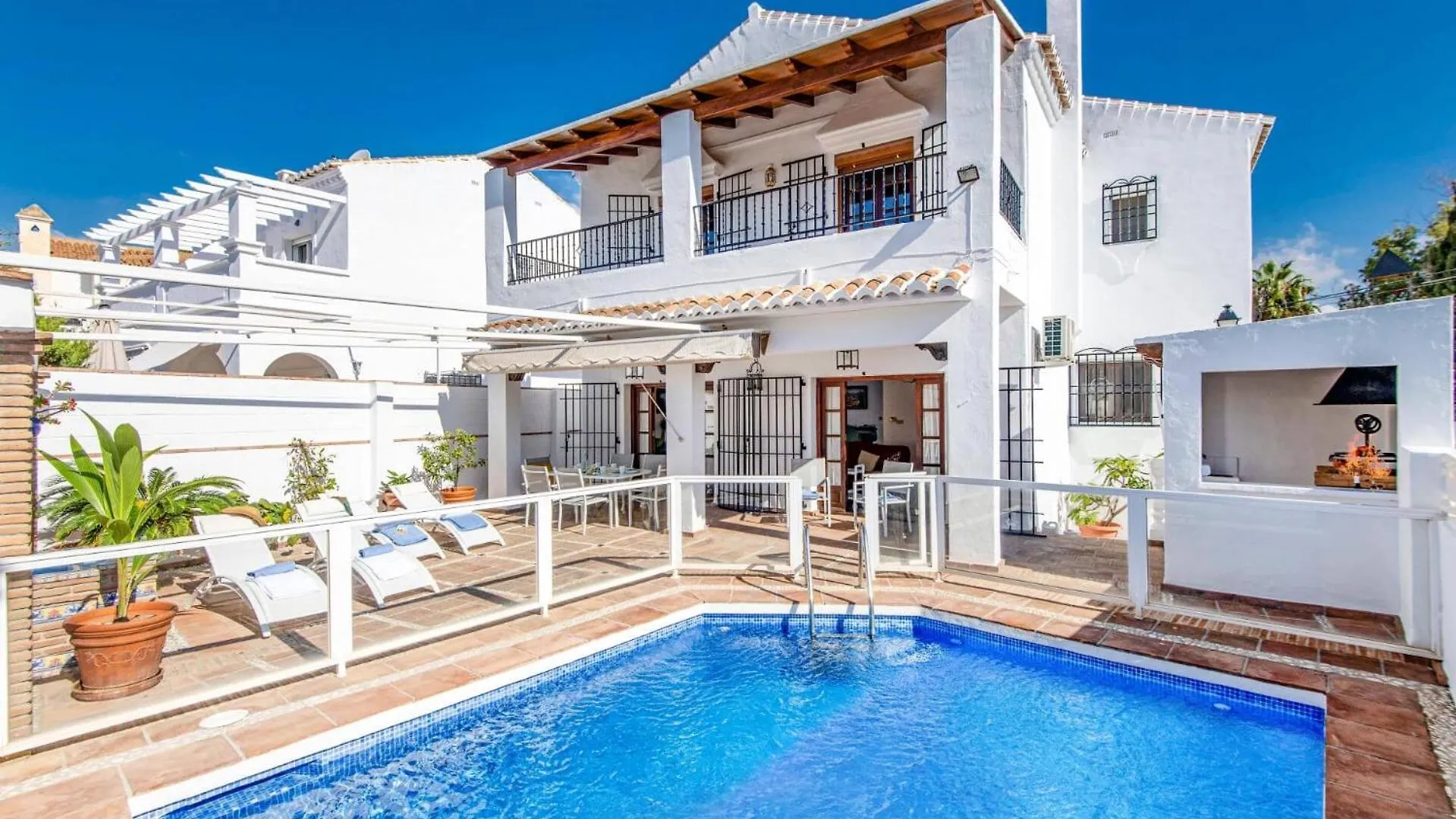 Villa Cajal Parador By Villa Plus location